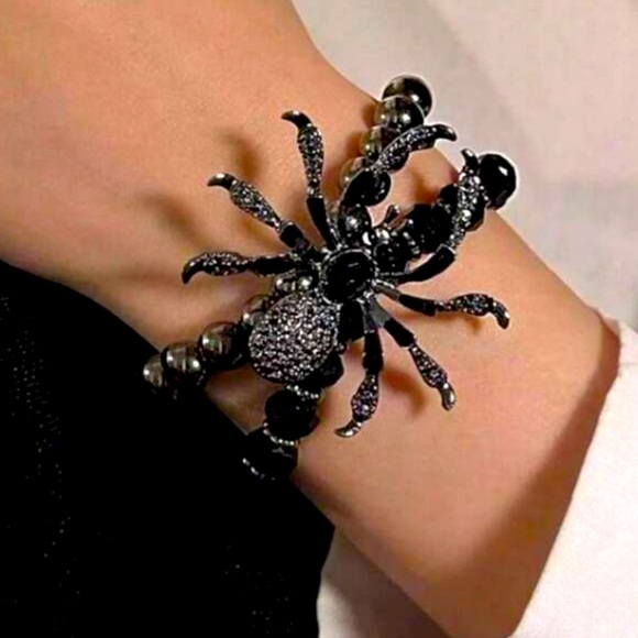 🕷️😬🕷️ SCARY❗️ BLACK AND SILVER SPIDER STRETCH BRACELET❗️ STUNNING❗️ - Picture 5 of 5